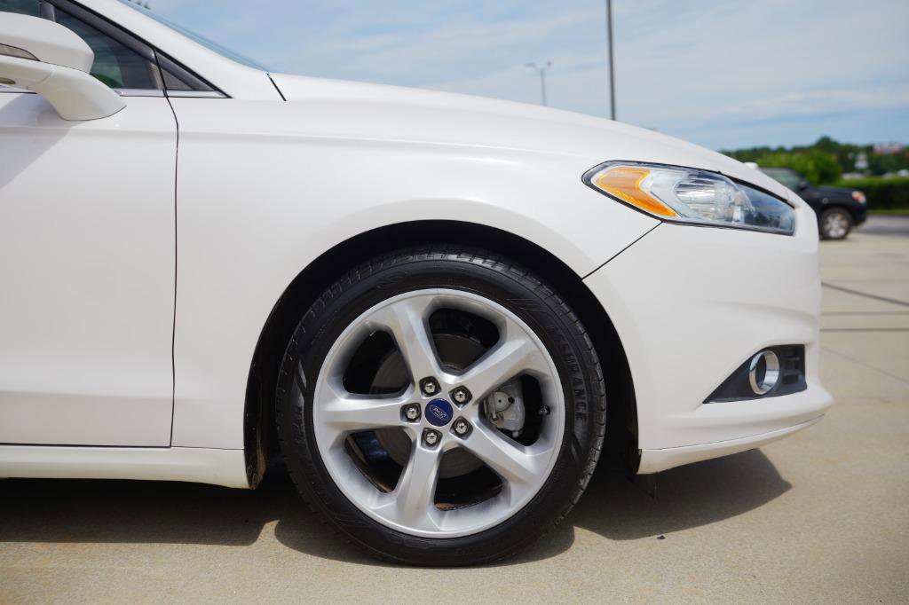 Used 2016 Ford Fusion SE w/ Equipment Group 201A image 10