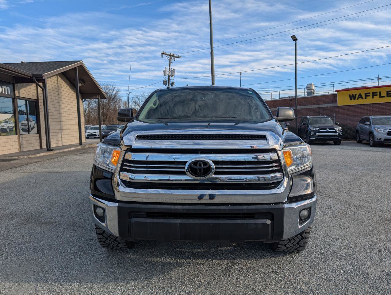 Used 2017 Toyota Tundra SR5 w/ SR5 Upgrade Package image 2