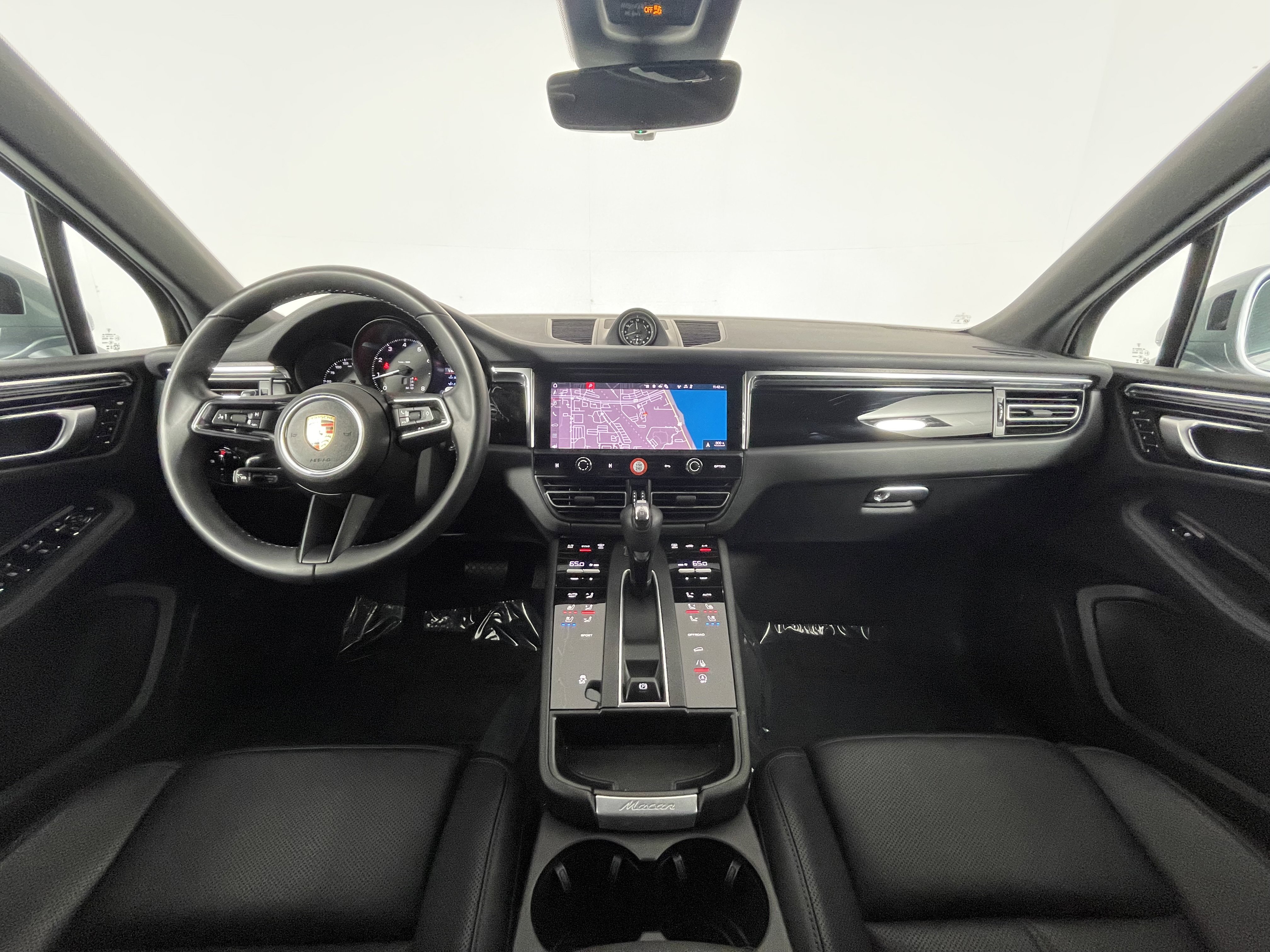 Used 2025 Porsche Macan image 13