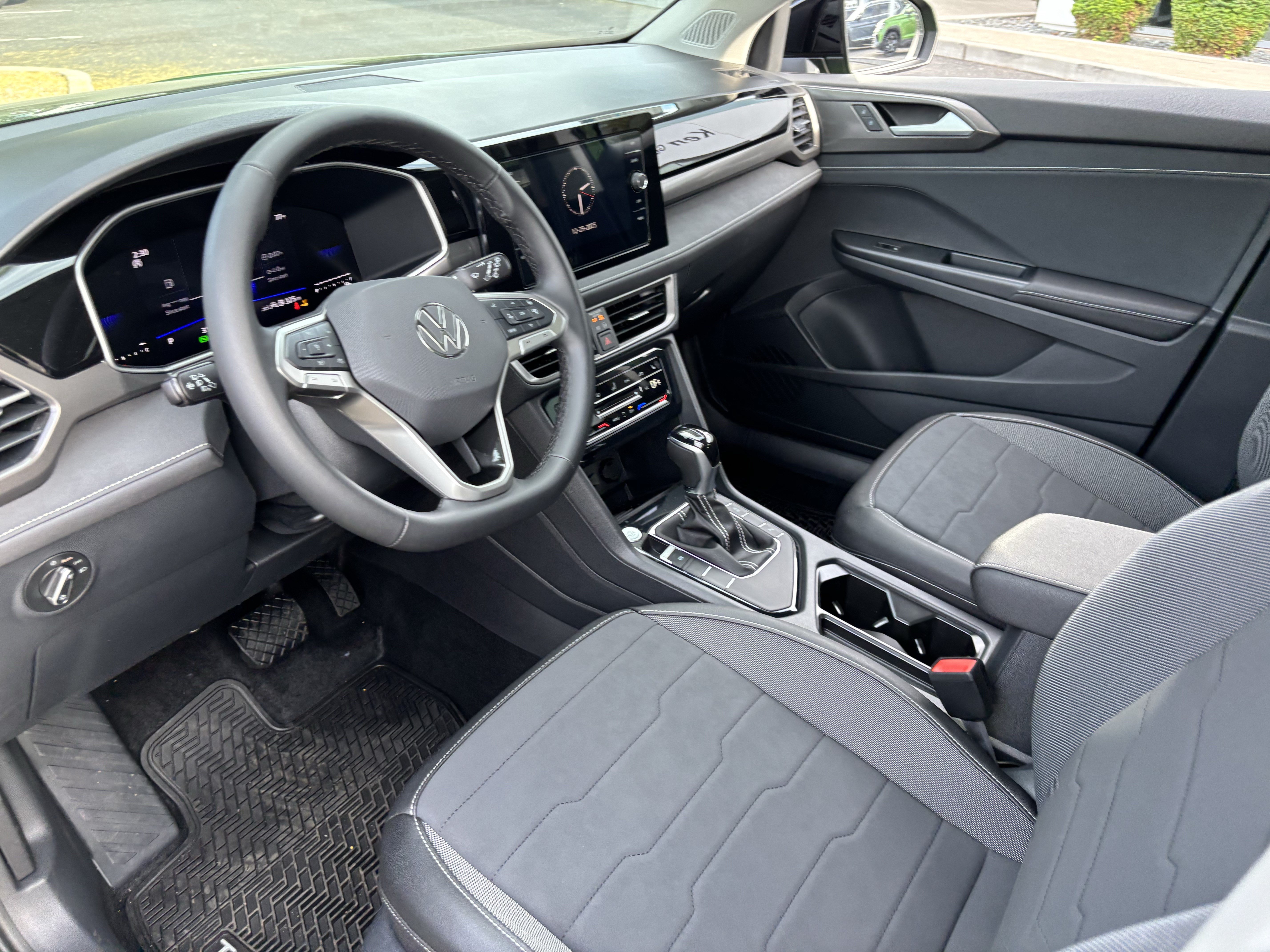 New 2026 Volkswagen Taos SE FWD image 15