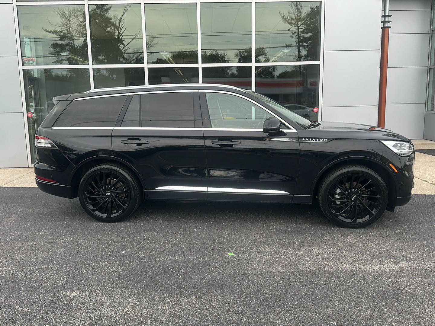 Used 2021 Lincoln Aviator Reserve w/ Equipment Group 208A AWD/4WD image 2