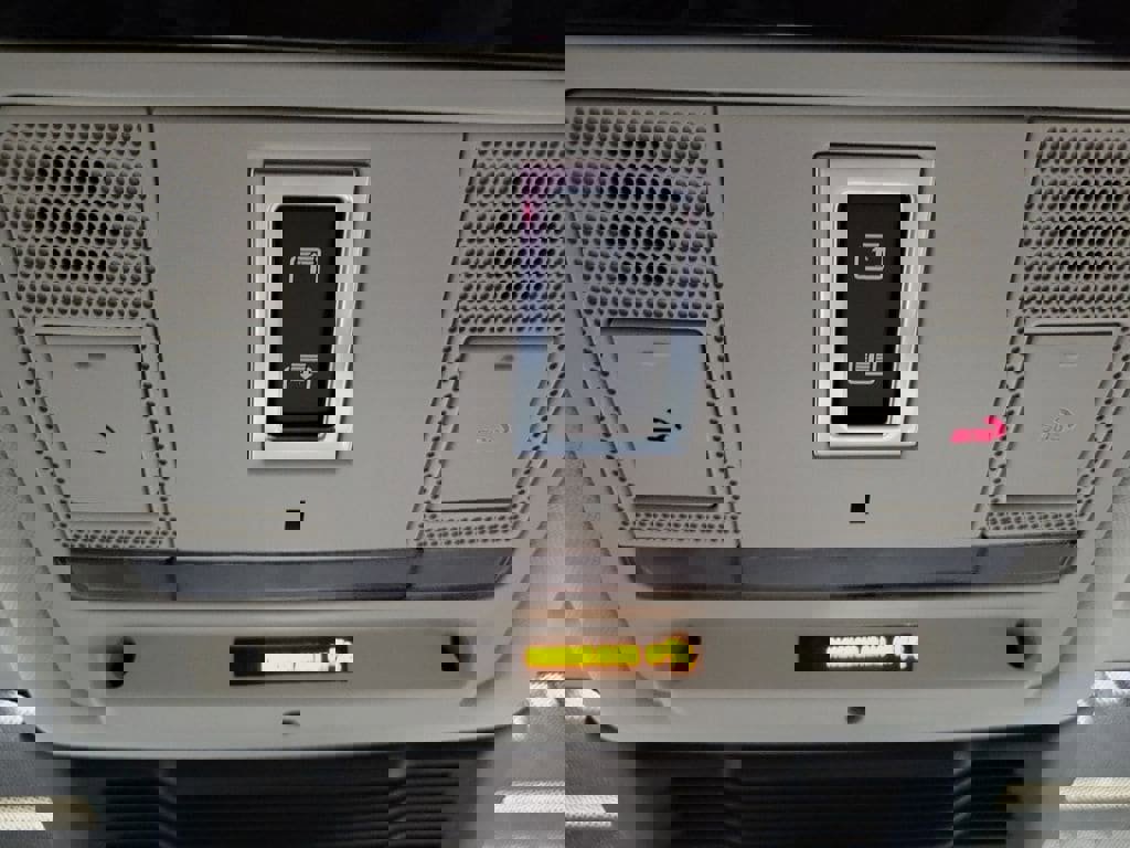 New 2025 Land Rover Discovery Sport S image 21