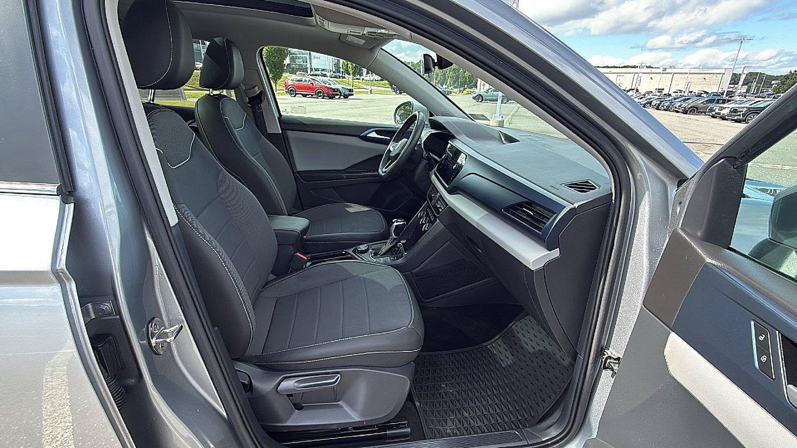 Used 2023 Volkswagen Taos SE w/ Panoramic Sunroof Package AWD/4WD image 17