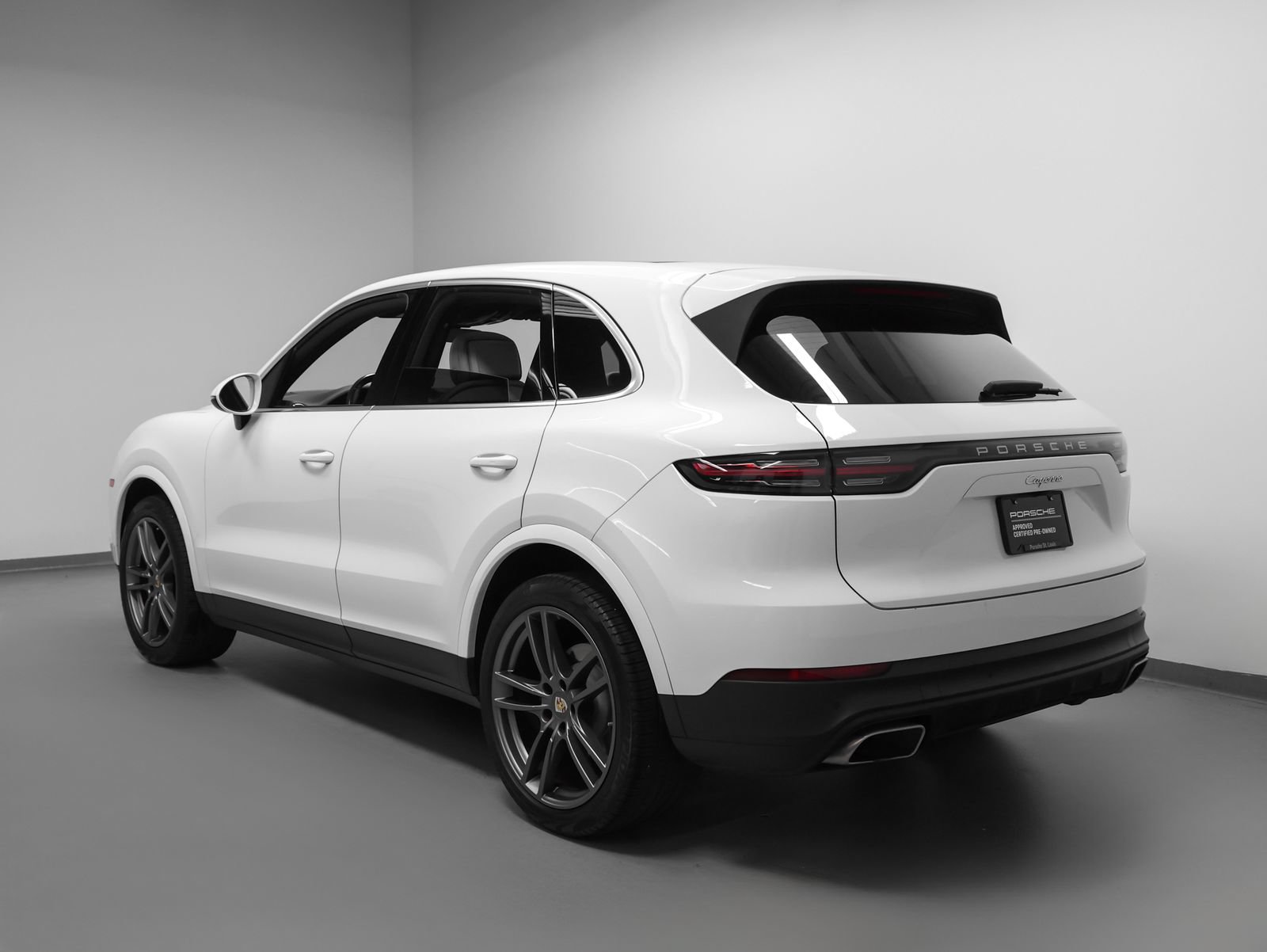 Used 2023 Porsche Cayenne AWD/4WD image 3