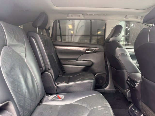 Used 2021 Toyota Highlander Platinum AWD/4WD image 13