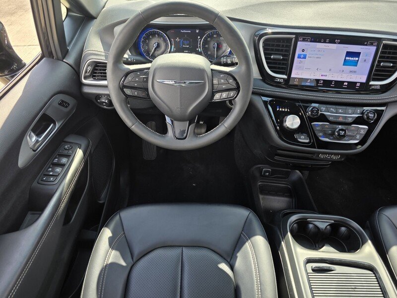 Used 2024 Chrysler Pacifica Touring-L w/ S Appearance Package AWD/4WD image 13