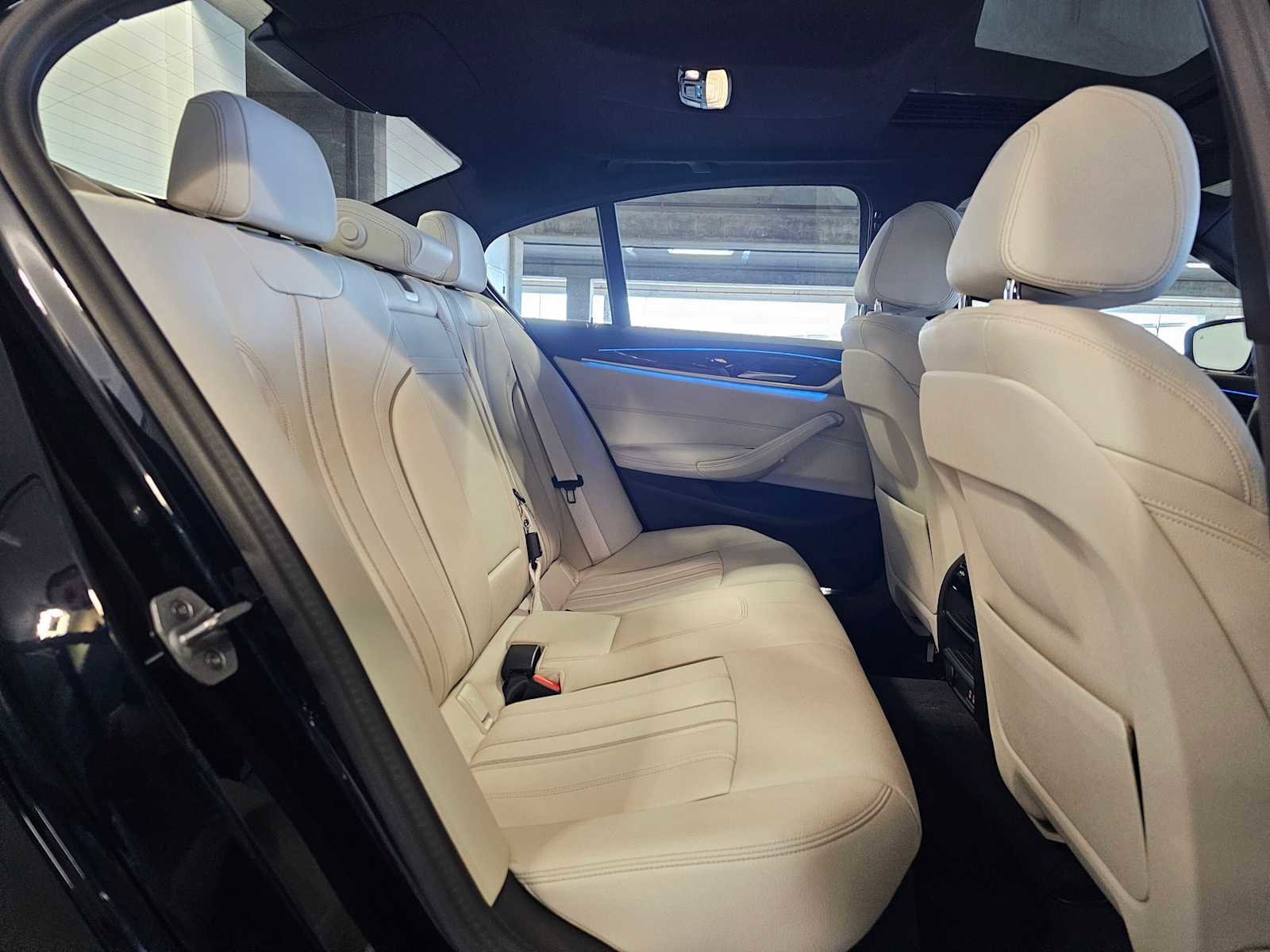 Used 2023 BMW 530e w/ M Sport Package image 39