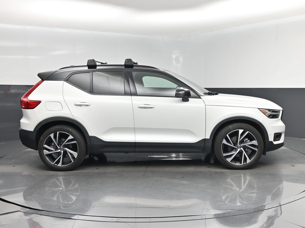 Used 2022 Volvo XC40 T5 R-Design AWD/4WD image 2