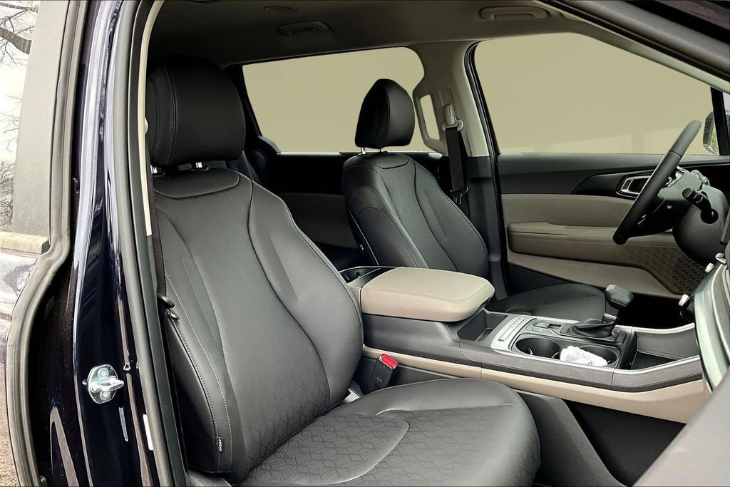 New 2026 Kia Carnival FWD image 10