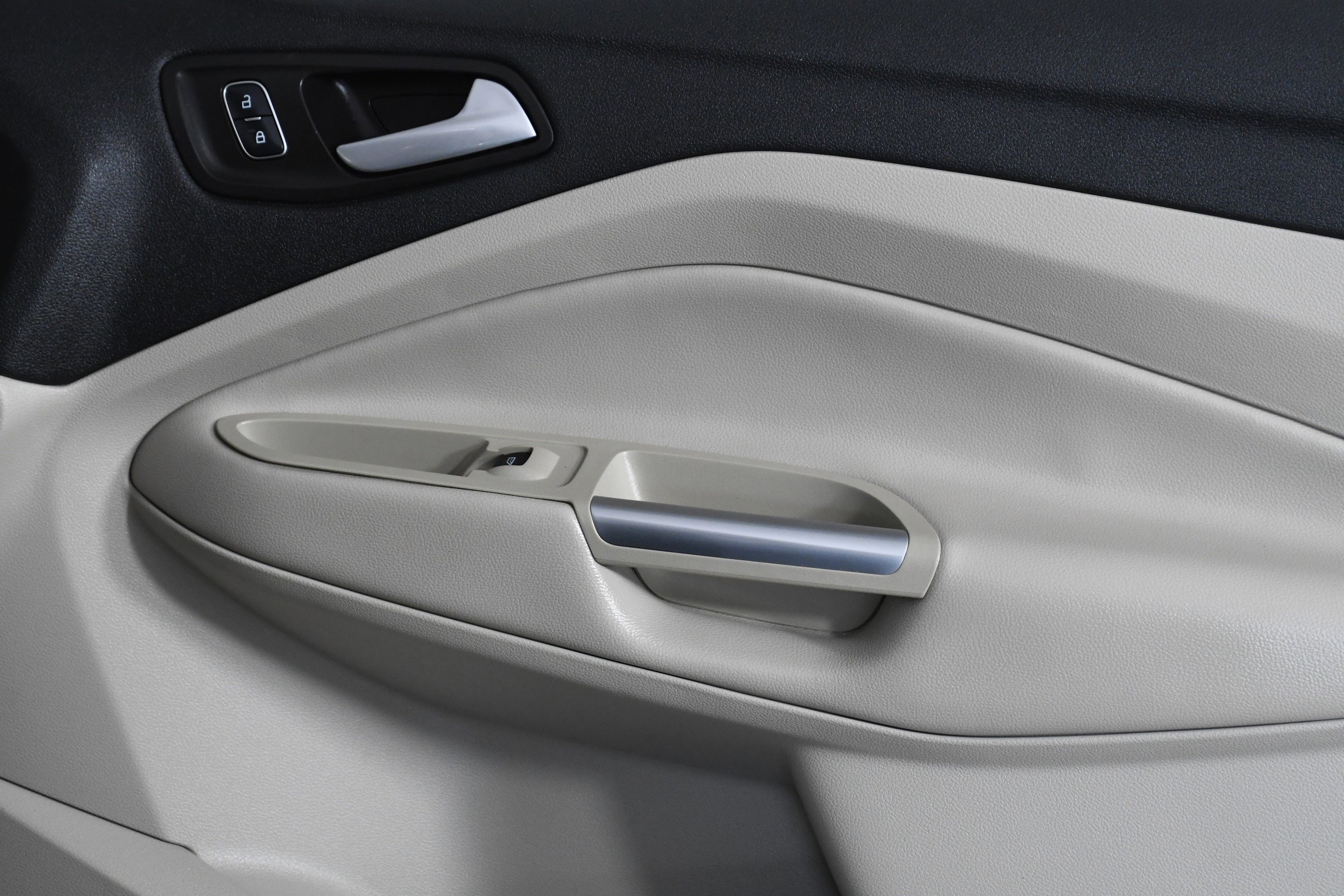 Used 2017 Ford Escape SE image 28