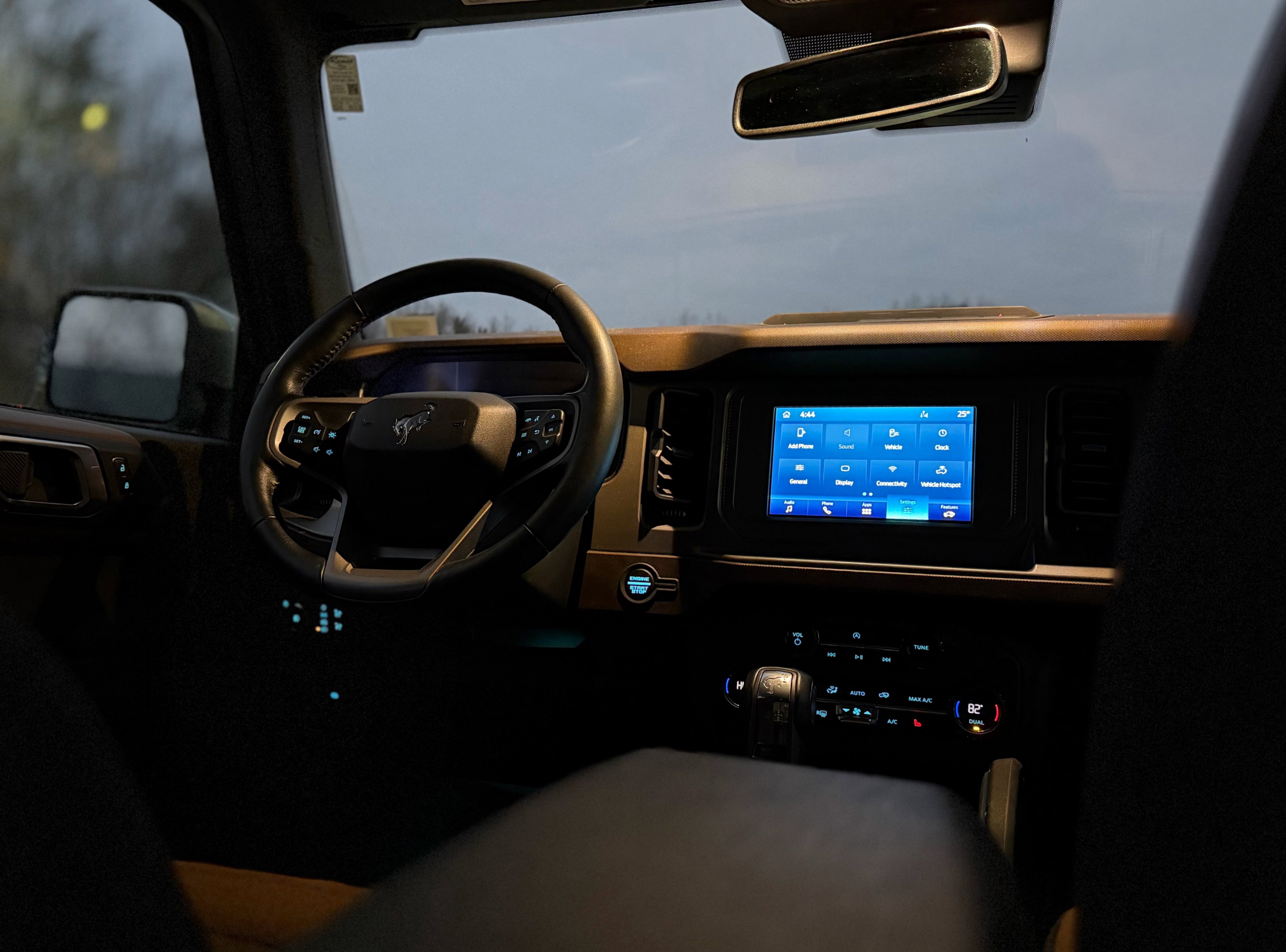 Used 2023 Ford Bronco Outer Banks image 2