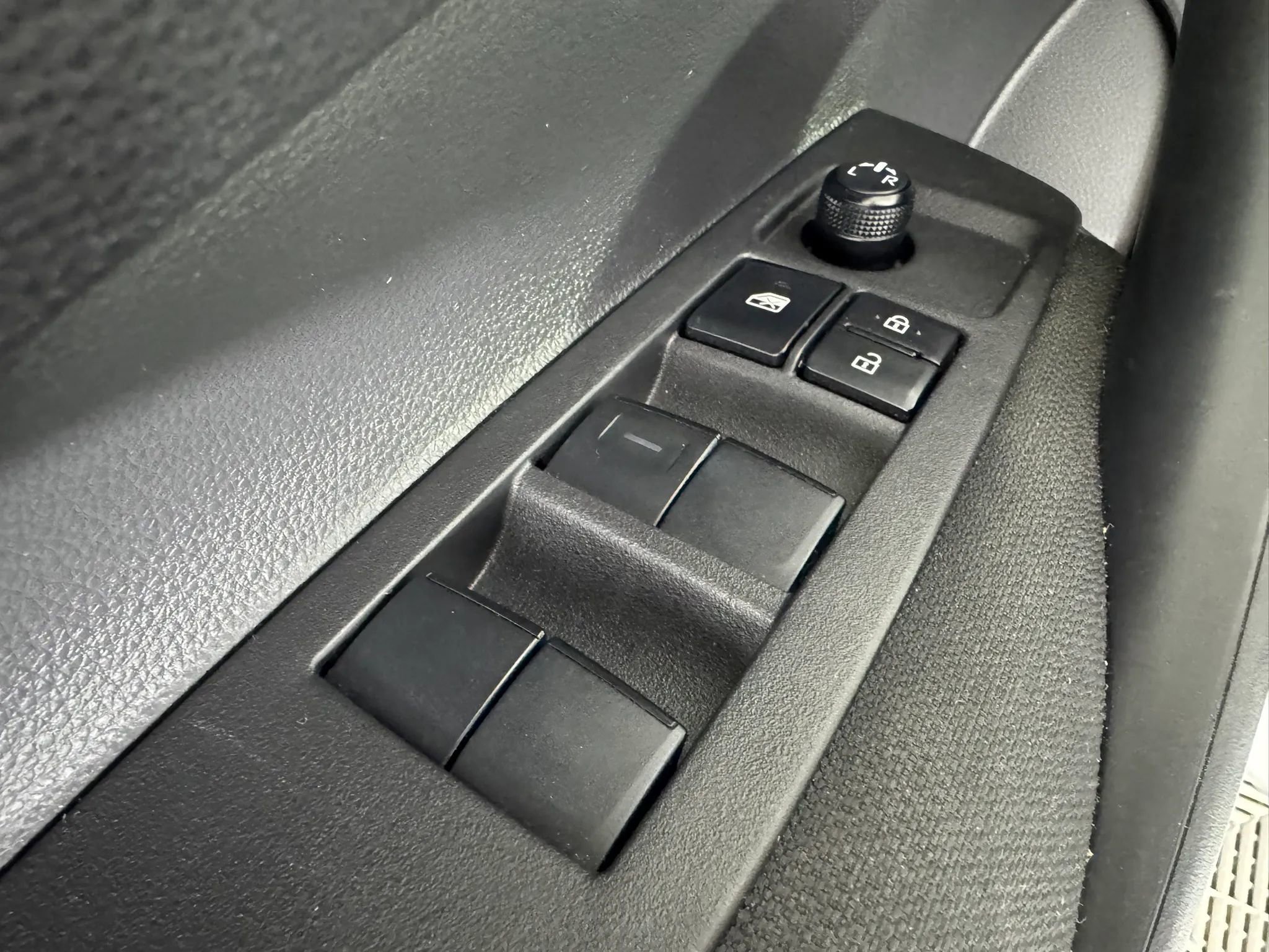 Used 2025 Toyota Corolla LE FWD image 34