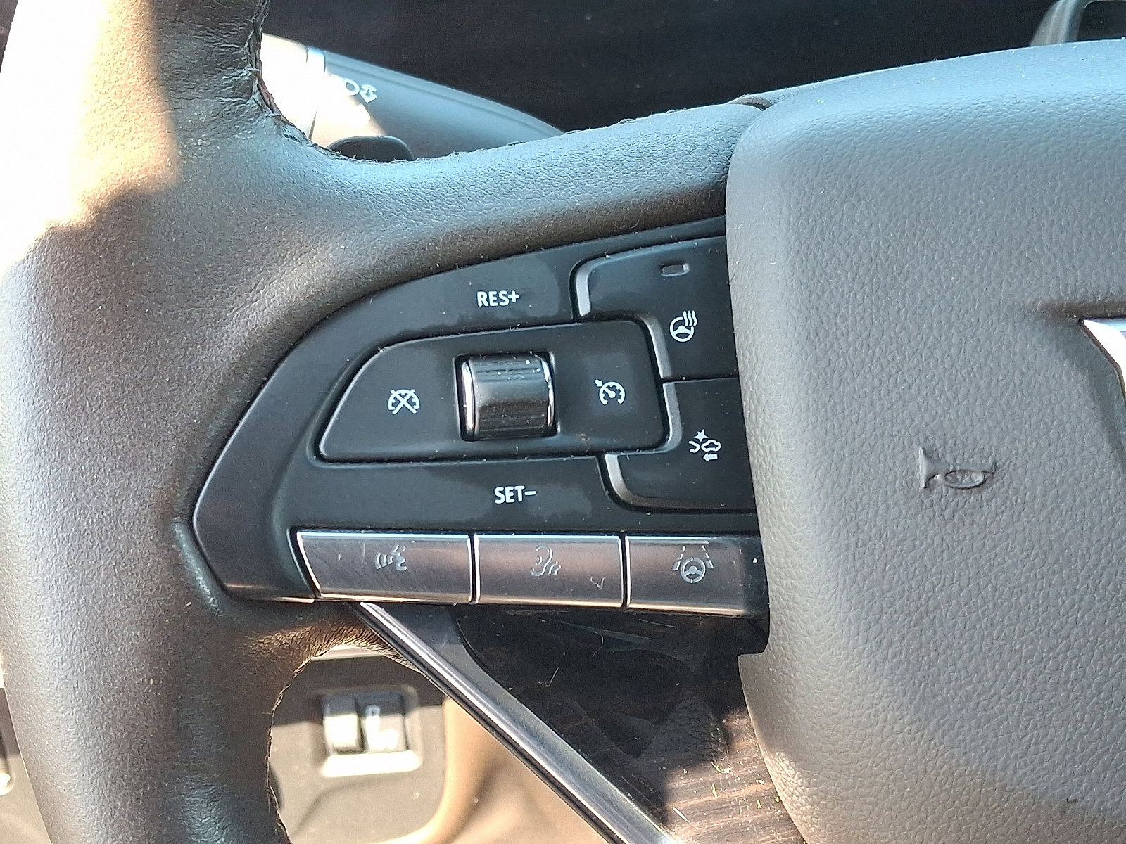 Used 2022 Cadillac Escalade ESV Sport w/ Touring Package AWD/4WD image 22