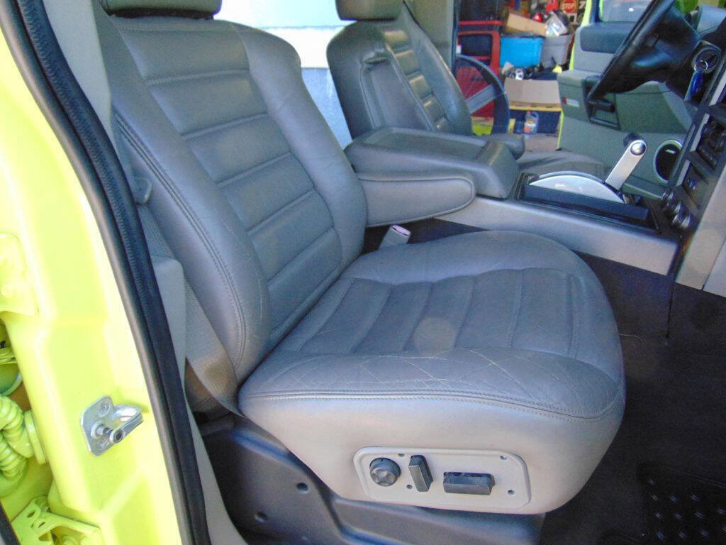 Used 2004 HUMMER H2 w/ Preferred Equipment Group image 34