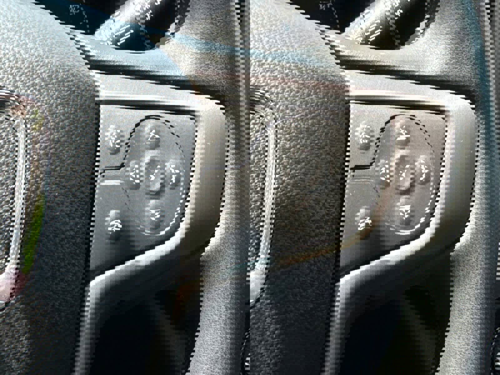 Used 2023 GMC Acadia AT4 image 21