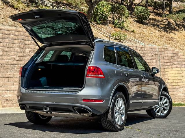 Used 2013 Volkswagen Touareg Sport image 20