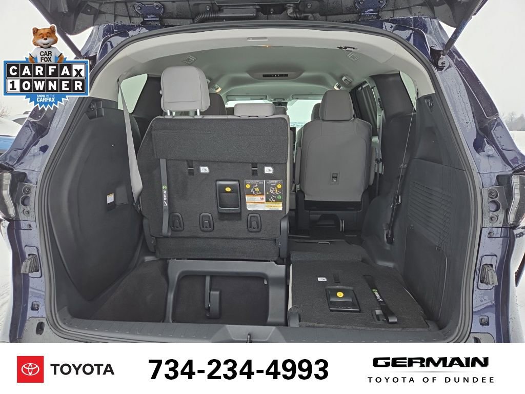 Used 2025 Toyota Sienna LE image 24
