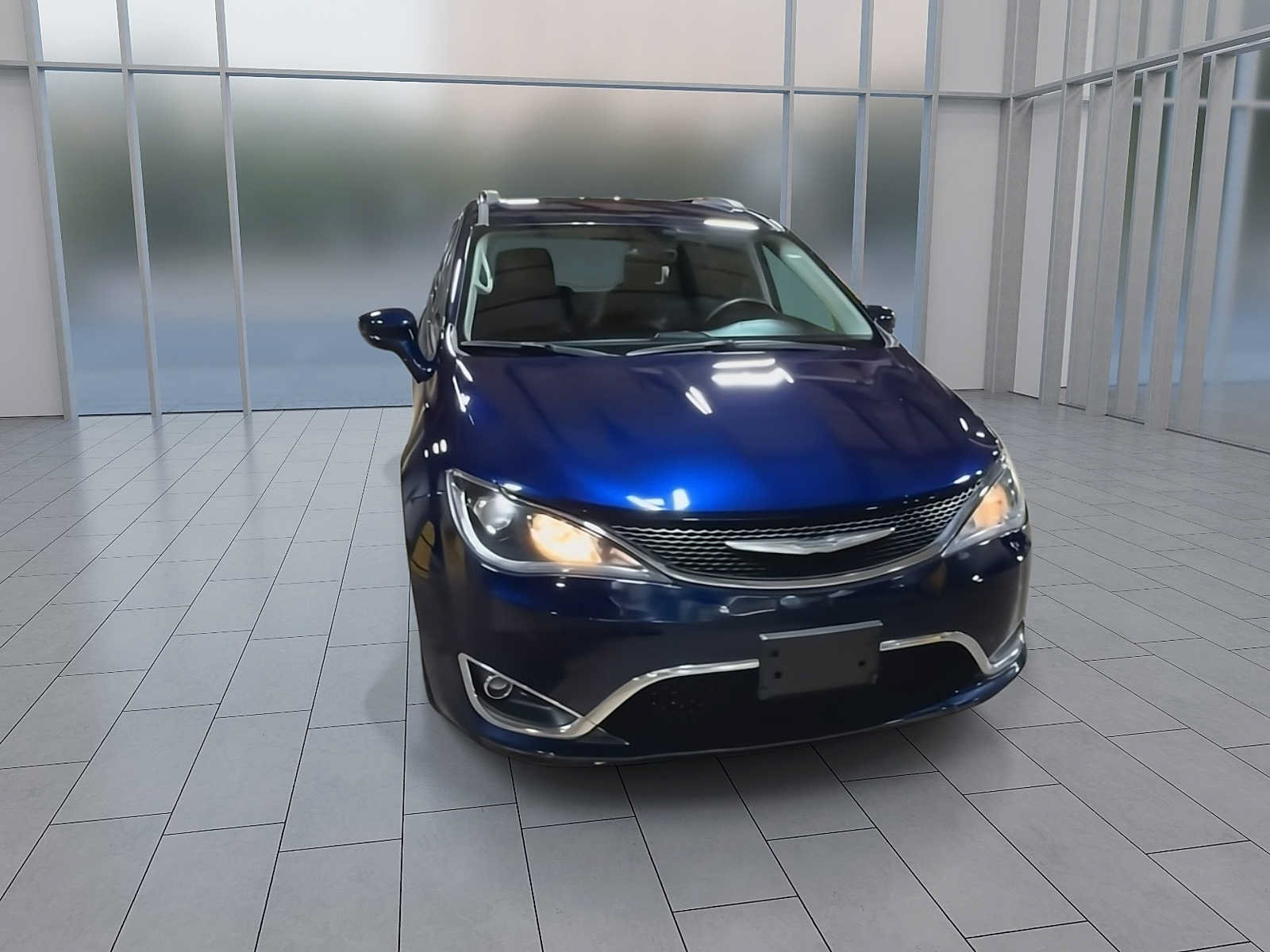 Used 2017 Chrysler Pacifica Touring-L w/ Tire & Wheel Group FWD image 3