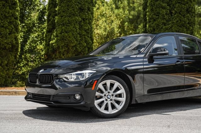 Used 2018 BMW 320i xDrive Sedan AWD/4WD image 3