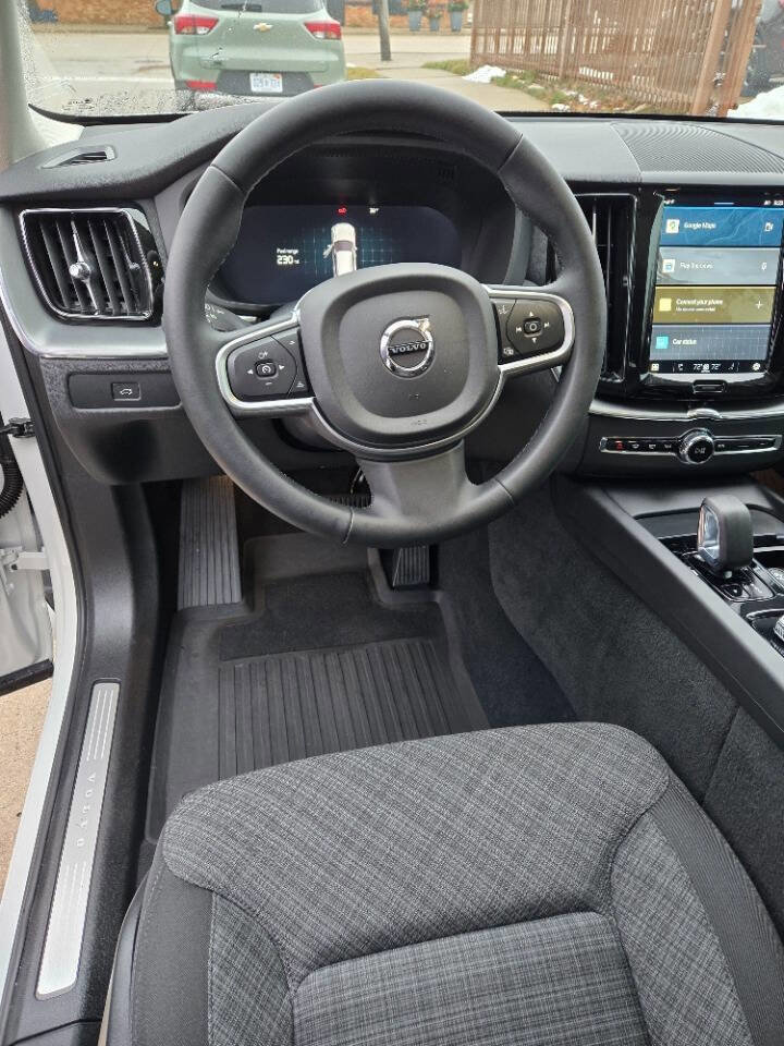 Used 2023 Volvo XC60 B5 Core image 26