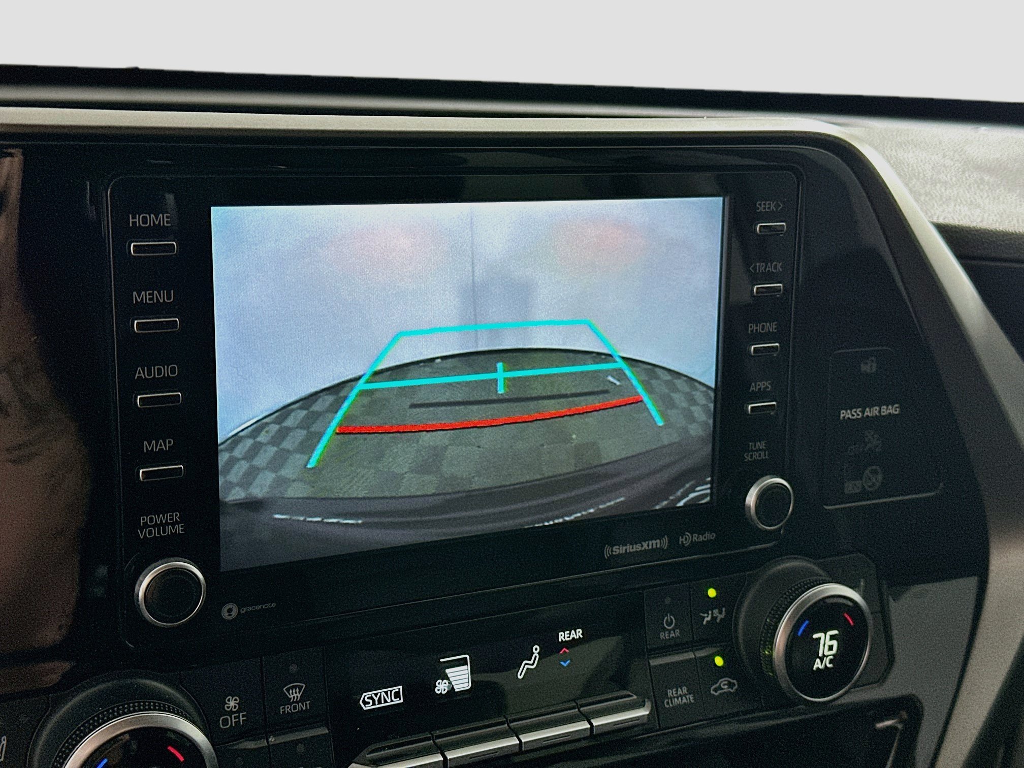 Used 2021 Toyota Highlander XLE FWD image 23
