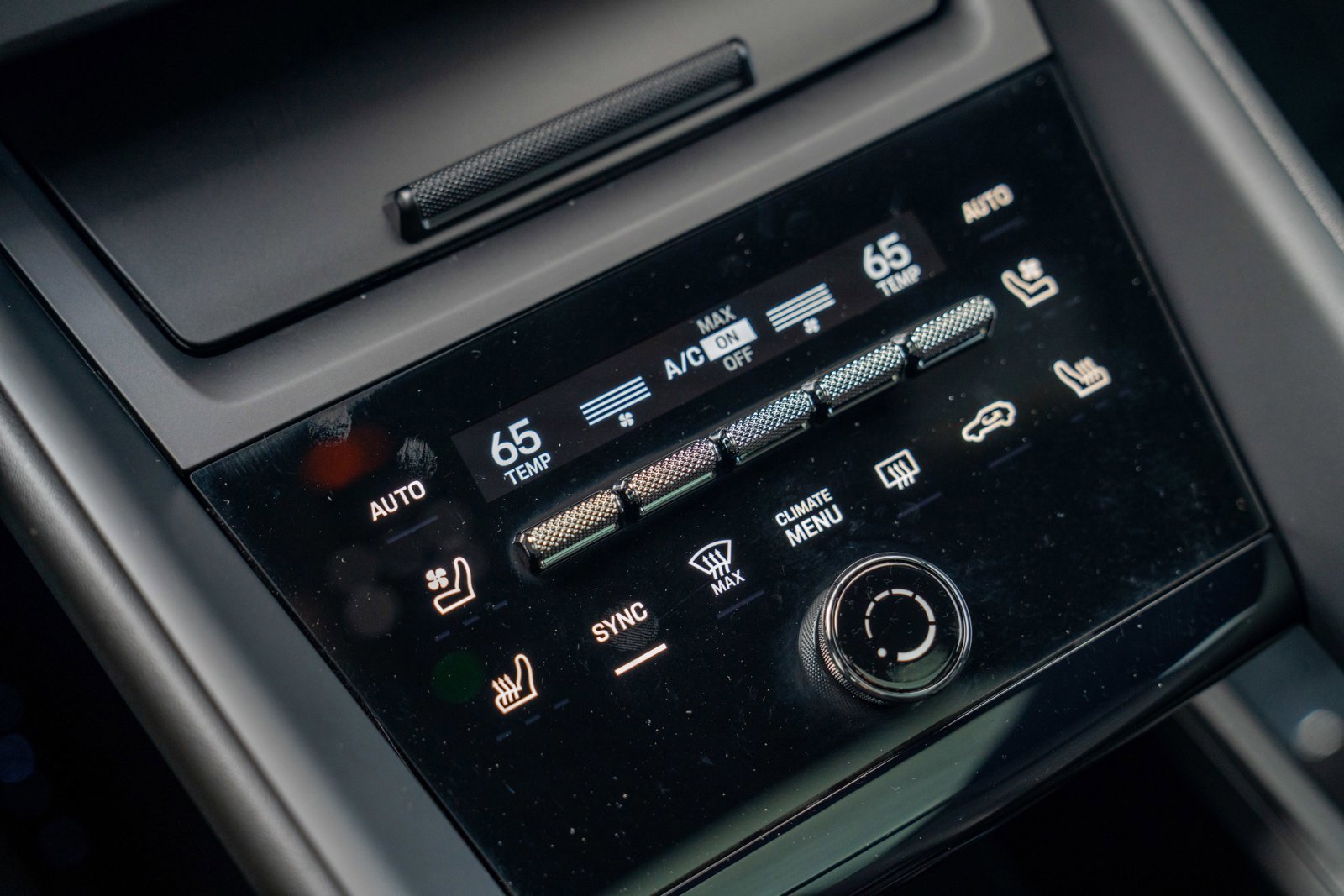 Certified 2025 Porsche Macan Electric image 18