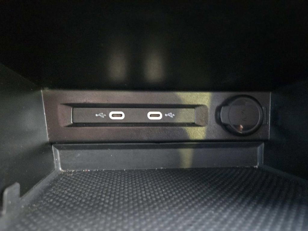 Used 2024 Volkswagen Tiguan Wolfsburg Edition image 33