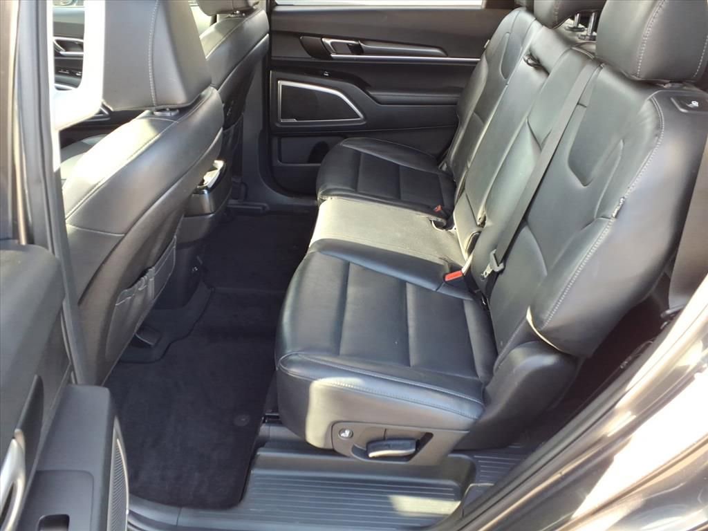 Used 2023 Kia Telluride LX image 12
