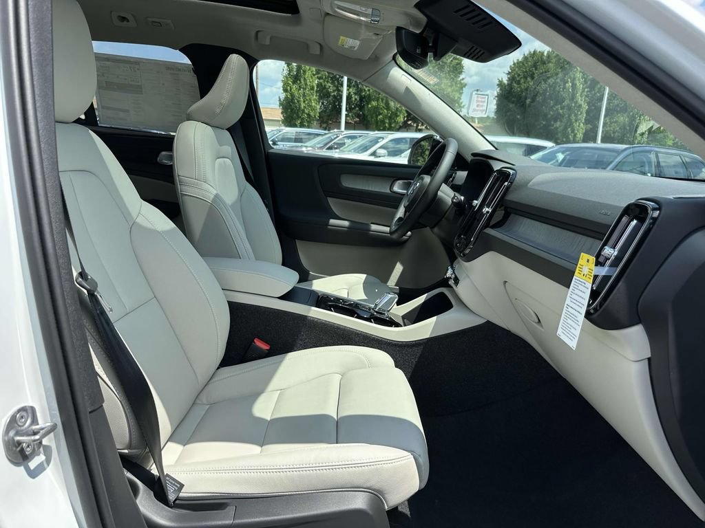 New 2026 Volvo XC40 B4 Plus w/ Protection Package Premier FWD image 11