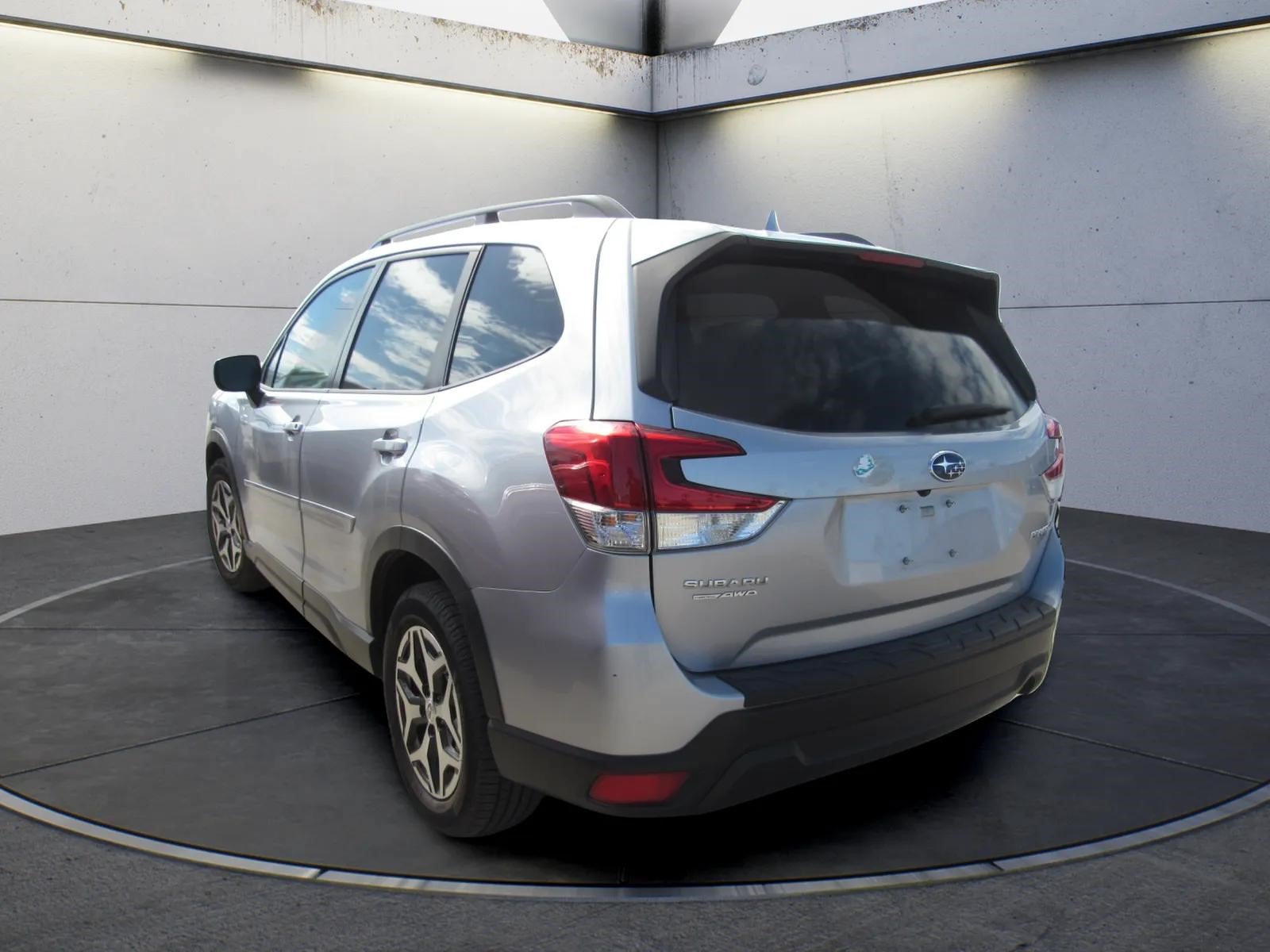 Used 2020 Subaru Forester Premium AWD/4WD image 4