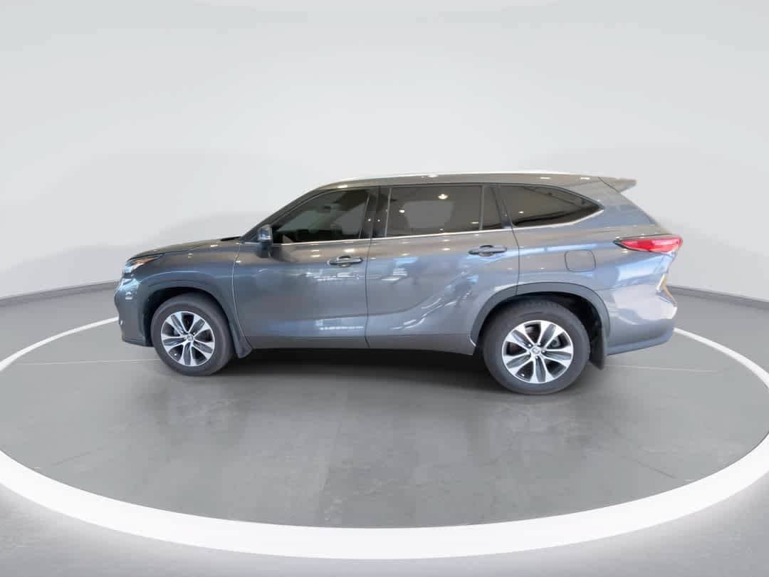 Certified 2021 Toyota Highlander XLE AWD/4WD image 5