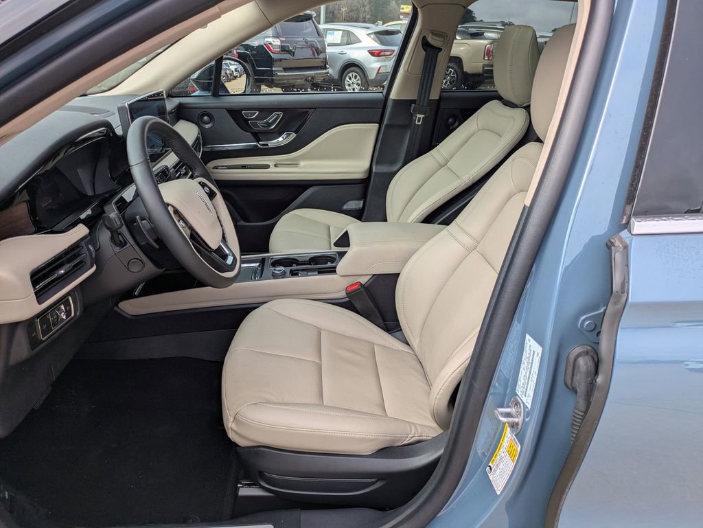 Used 2025 Lincoln Corsair Reserve w/ Equipment Group 202A image 7