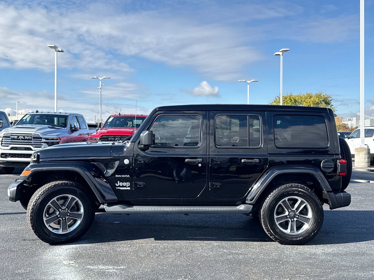 Used 2018 Jeep Wrangler Unlimited Sahara image 6