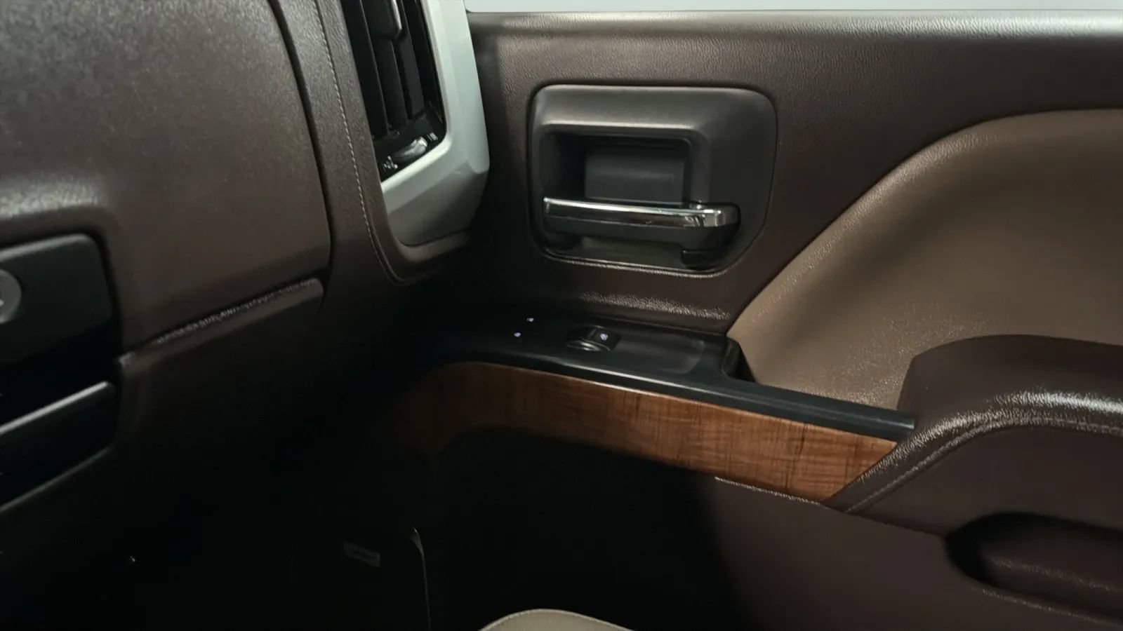 Used 2018 GMC Sierra 1500 SLT AWD/4WD image 16