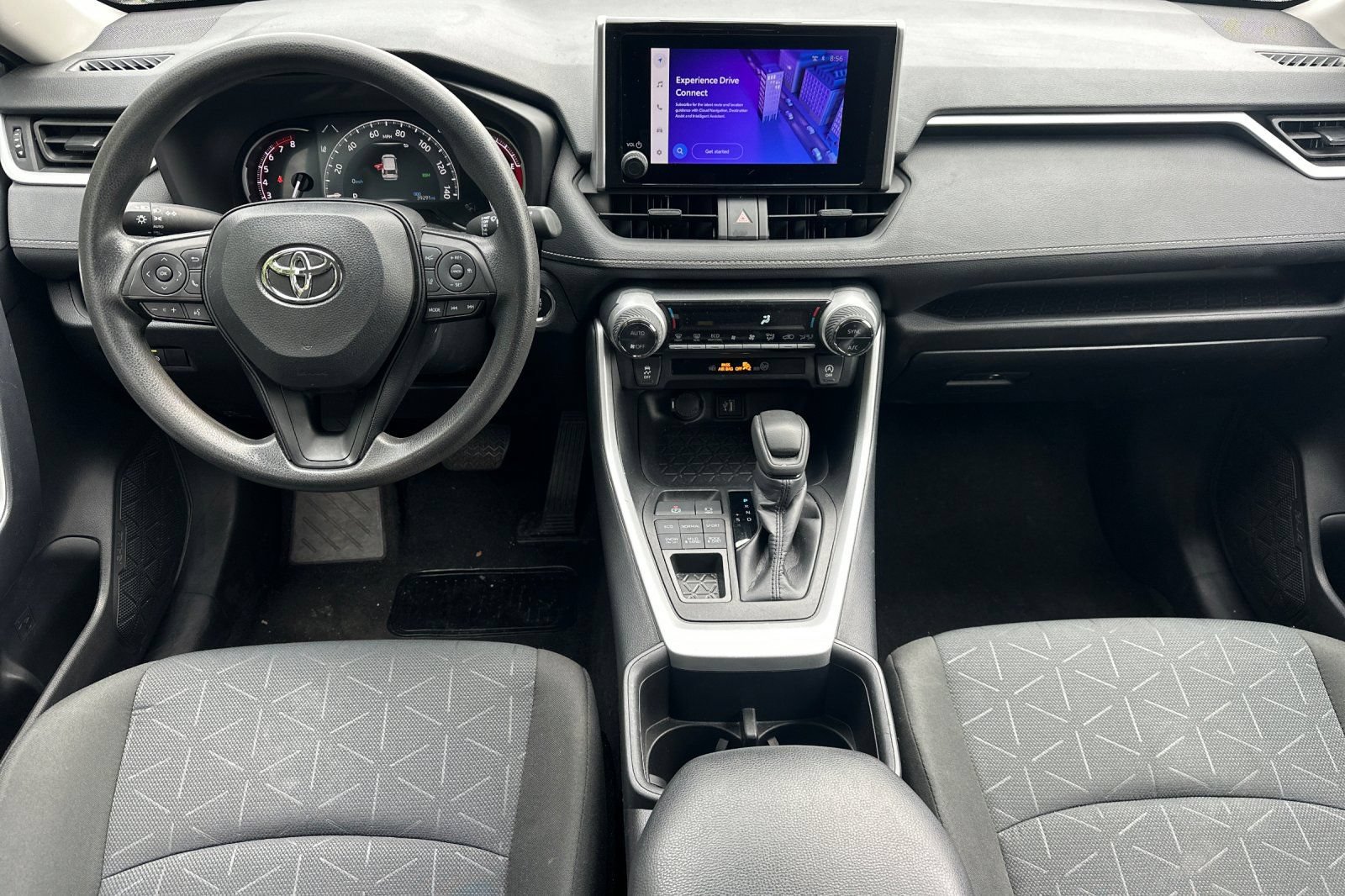 Used 2024 Toyota RAV4 XLE AWD/4WD image 9