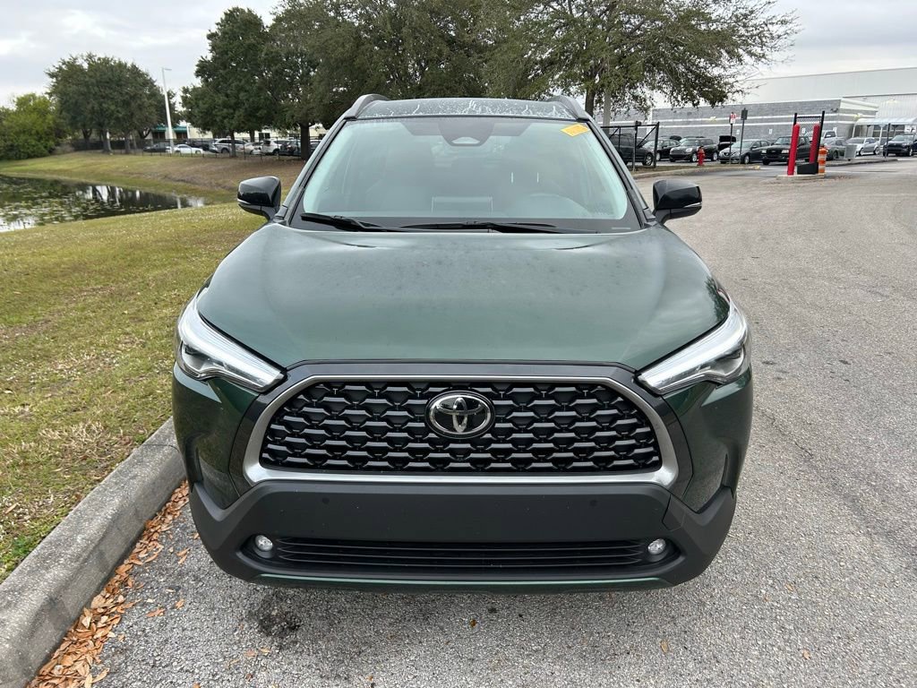 Used 2025 Toyota Corolla Cross XLE image 8