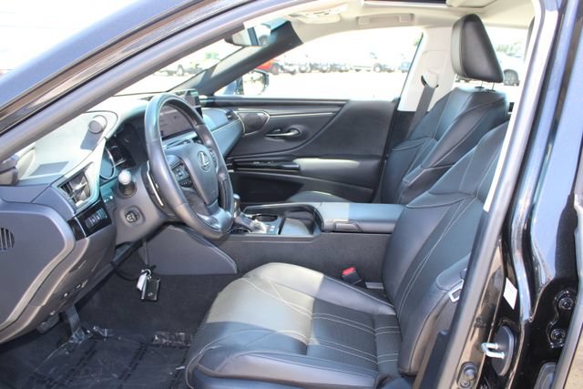 Used 2024 Lexus ES 300h w/ Accessory Package (Z1) FWD image 32