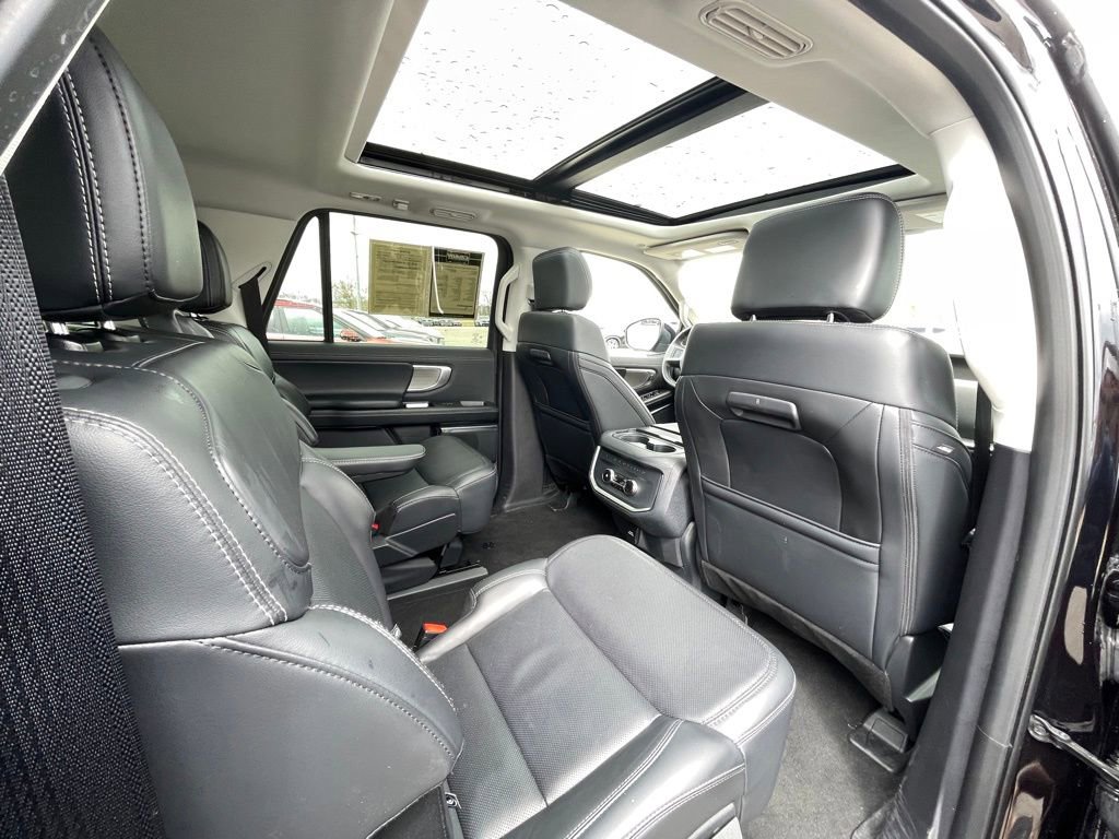 Used 2025 Ford Expedition Max Platinum AWD/4WD image 27