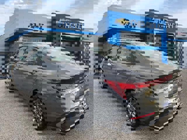 Used 2024 Hyundai Elantra SEL image 3