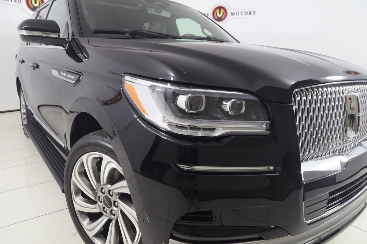 Used 2023 Lincoln Navigator Reserve image 19
