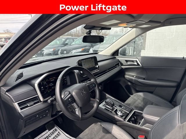 Used 2025 Mitsubishi Outlander SE image 9
