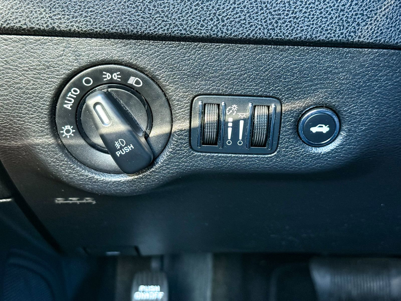 Used 2013 Dodge Charger SXT Plus image 28