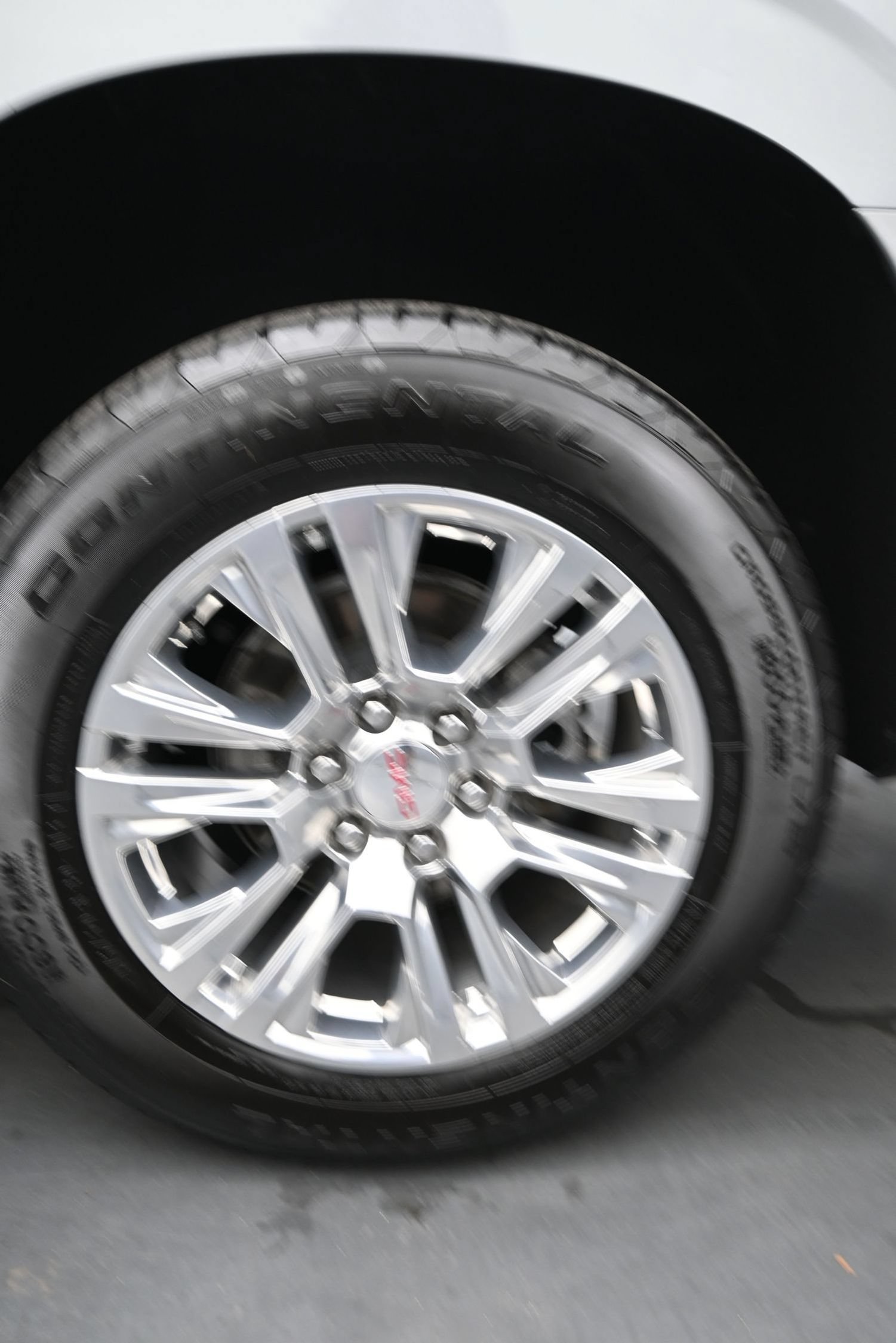 Used 2025 GMC Yukon Denali RWD image 15