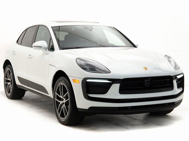 Certified 2025 Porsche Macan image 33