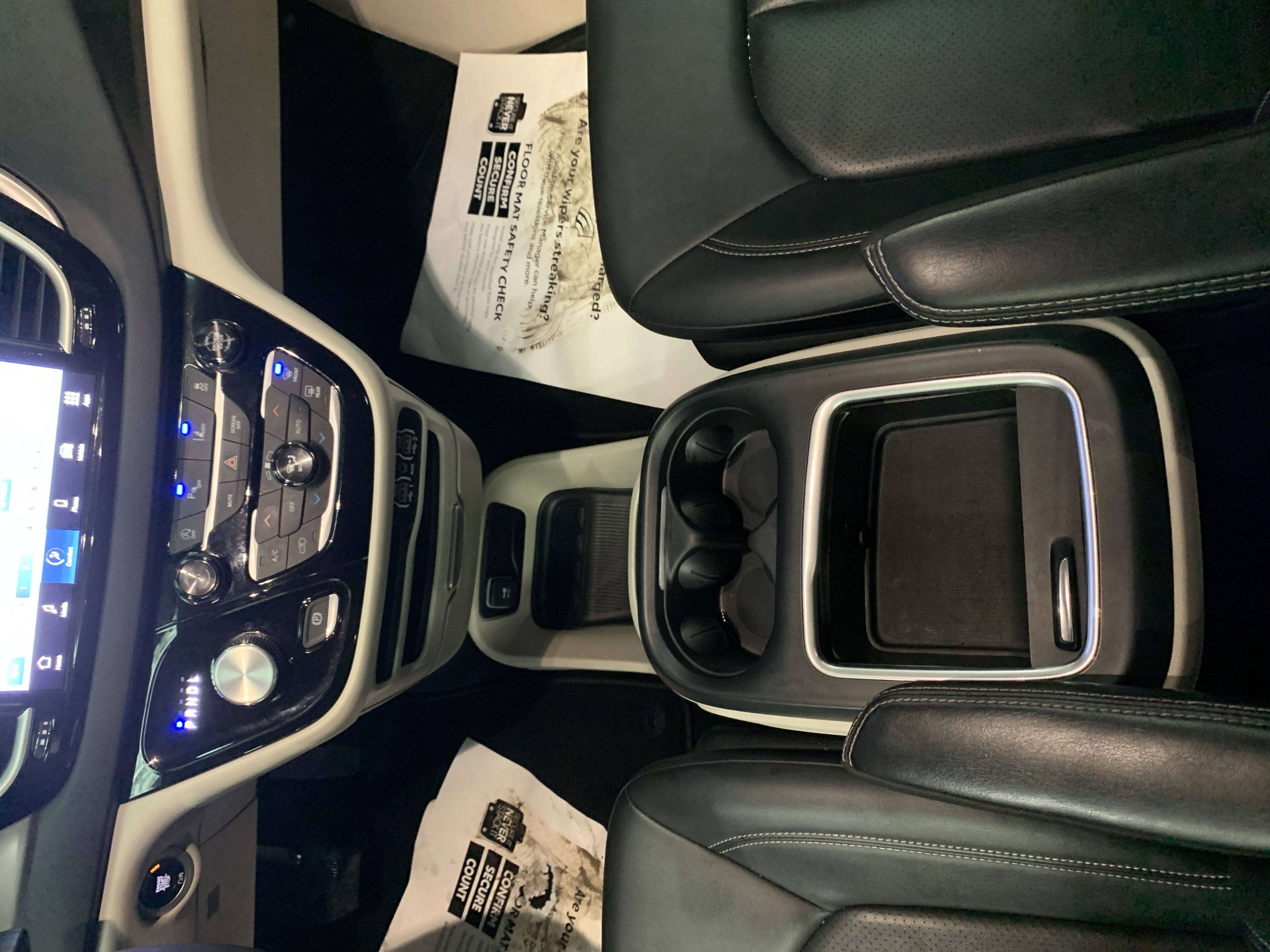 Used 2024 Chrysler Pacifica Touring-L image 16