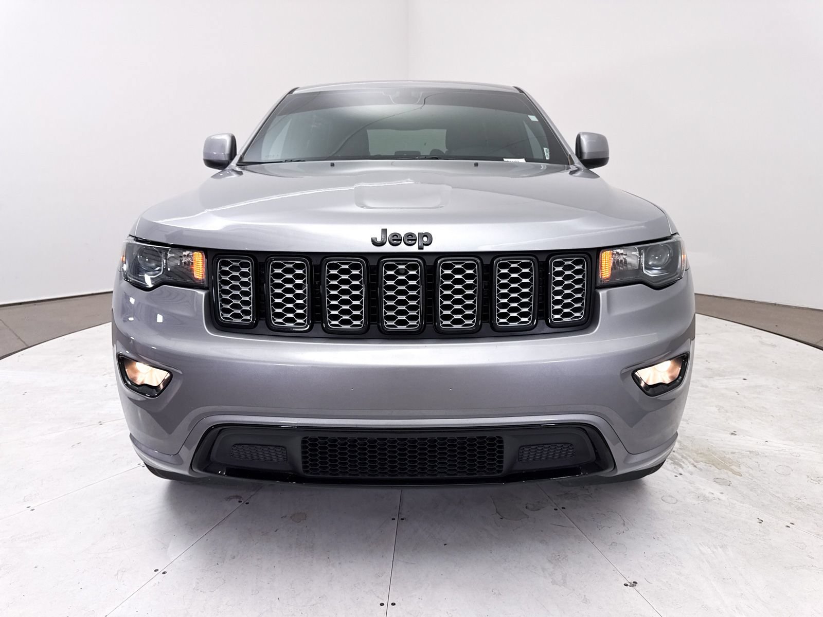 Used 2021 Jeep Grand Cherokee Laredo X AWD/4WD image 13