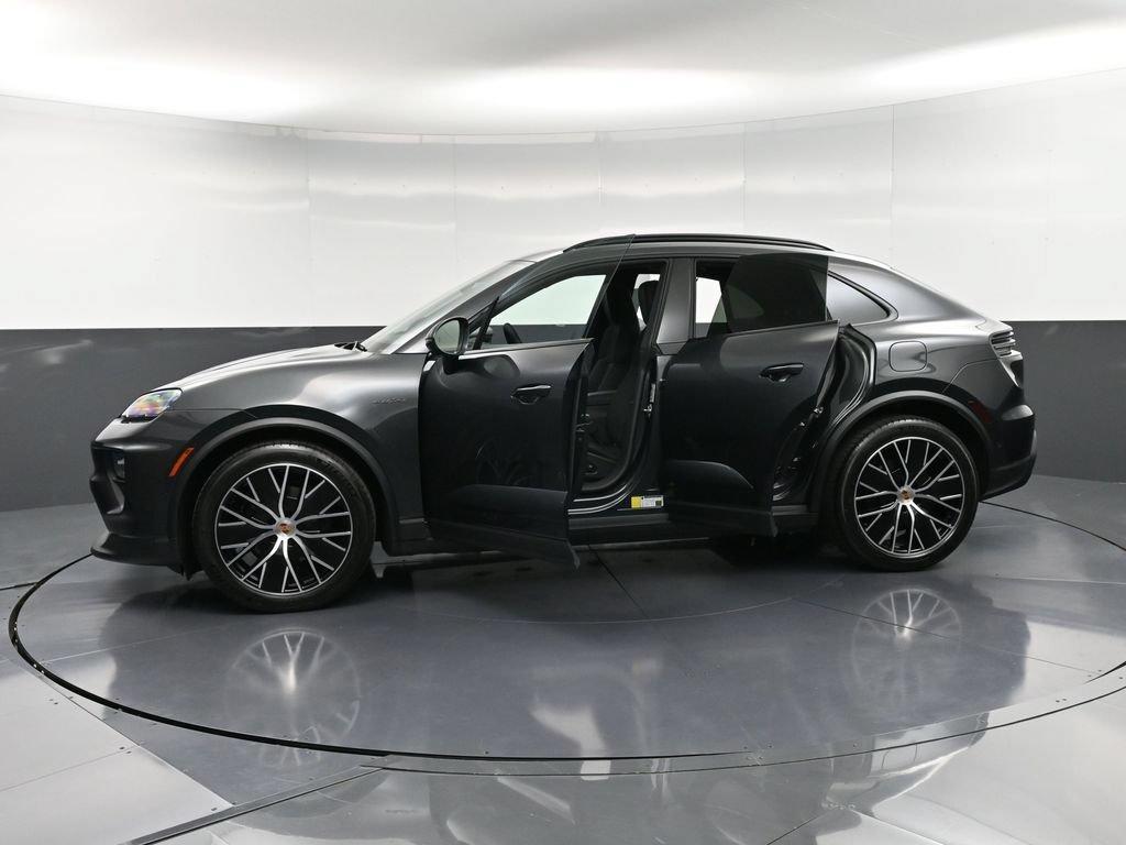 Certified 2025 Porsche Macan Electric RWD image 37
