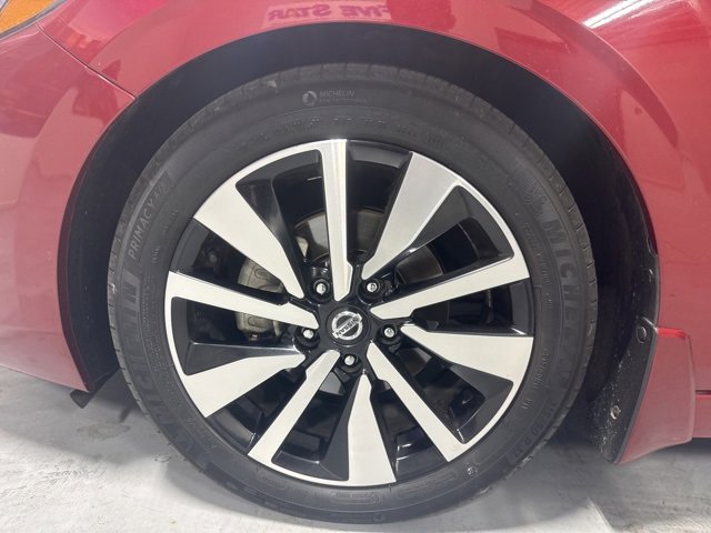 Used 2022 Nissan Sentra SV w/ SV Premium Package image 11