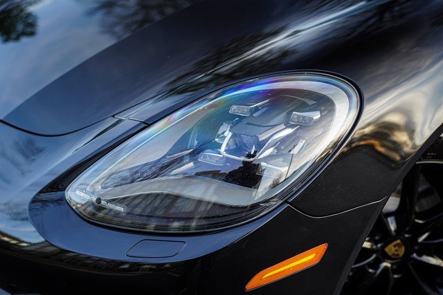 Used 2018 Porsche Panamera 4 image 3