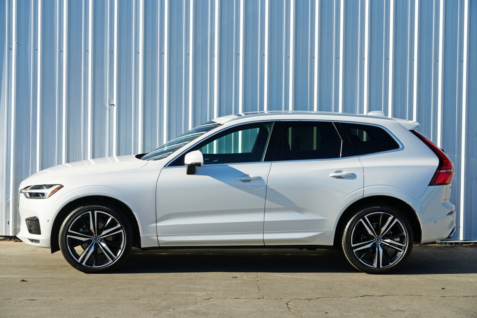 Used 2019 Volvo XC60 T5 R-Design w/ Protection Package image 47